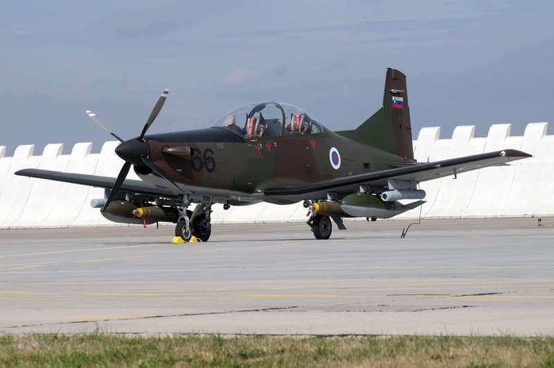 comp_RARO 13_4.jpg - Three Pilatus PC-9M from Cerklje ob Krki were involved in Ramstein Rover 2013. This one is carrying two 250kg general purpose bombs and LPG pods